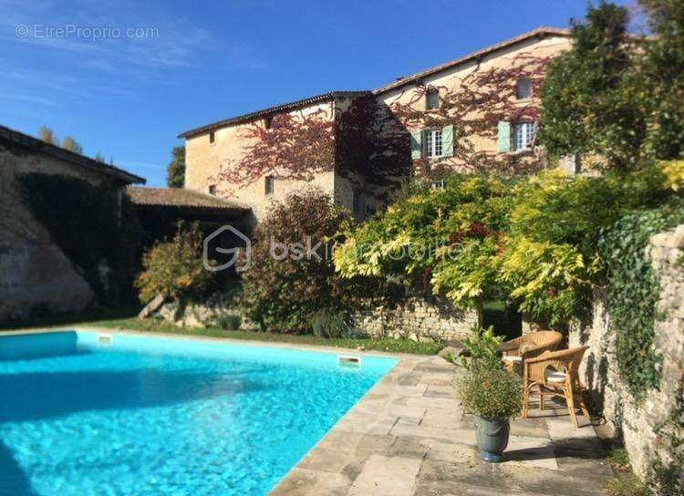 Magnifique propriété de caractère avec piscine - photo 2