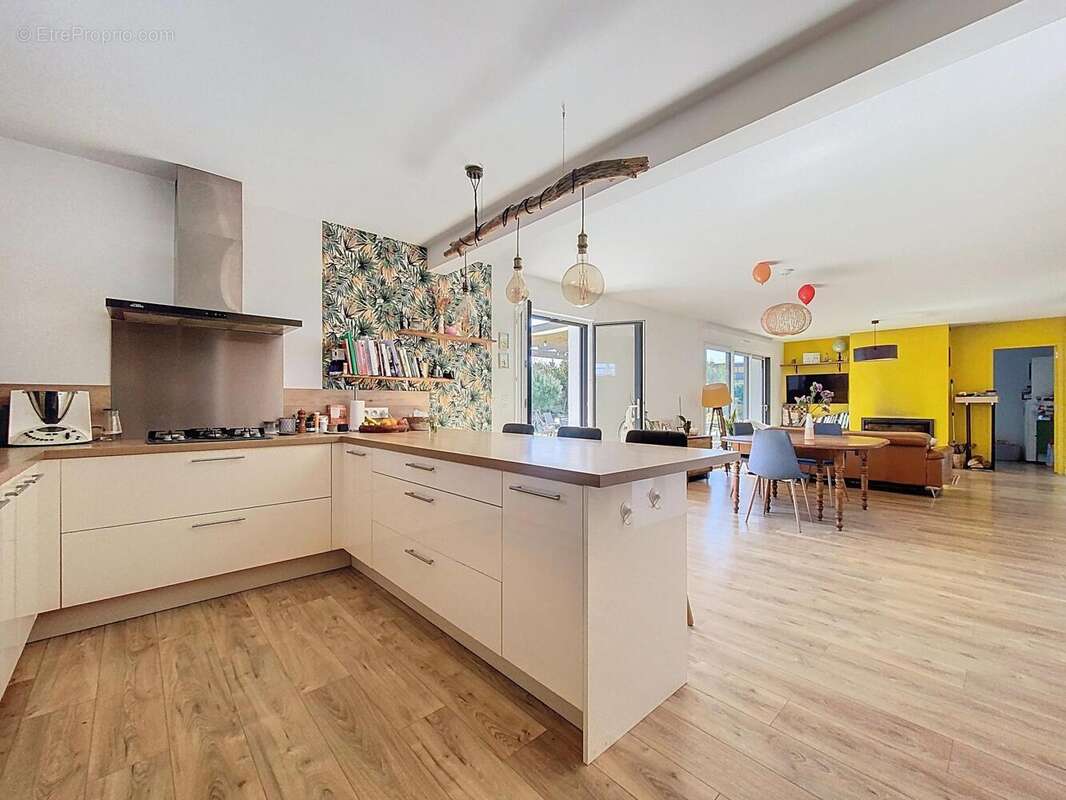Maison 100 m² à Ambares-Et-Lagrave  - photo 5