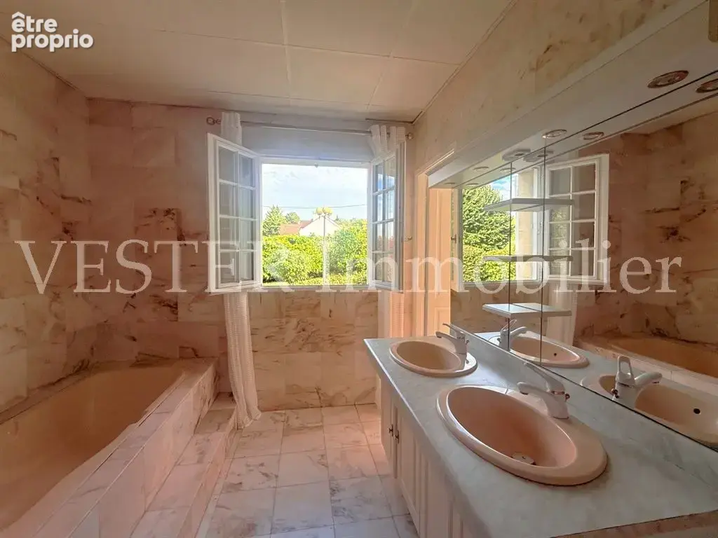 Demeure de caractère en pierre de saint-maximin sur un terrain de 2 850 m² - photo 10
