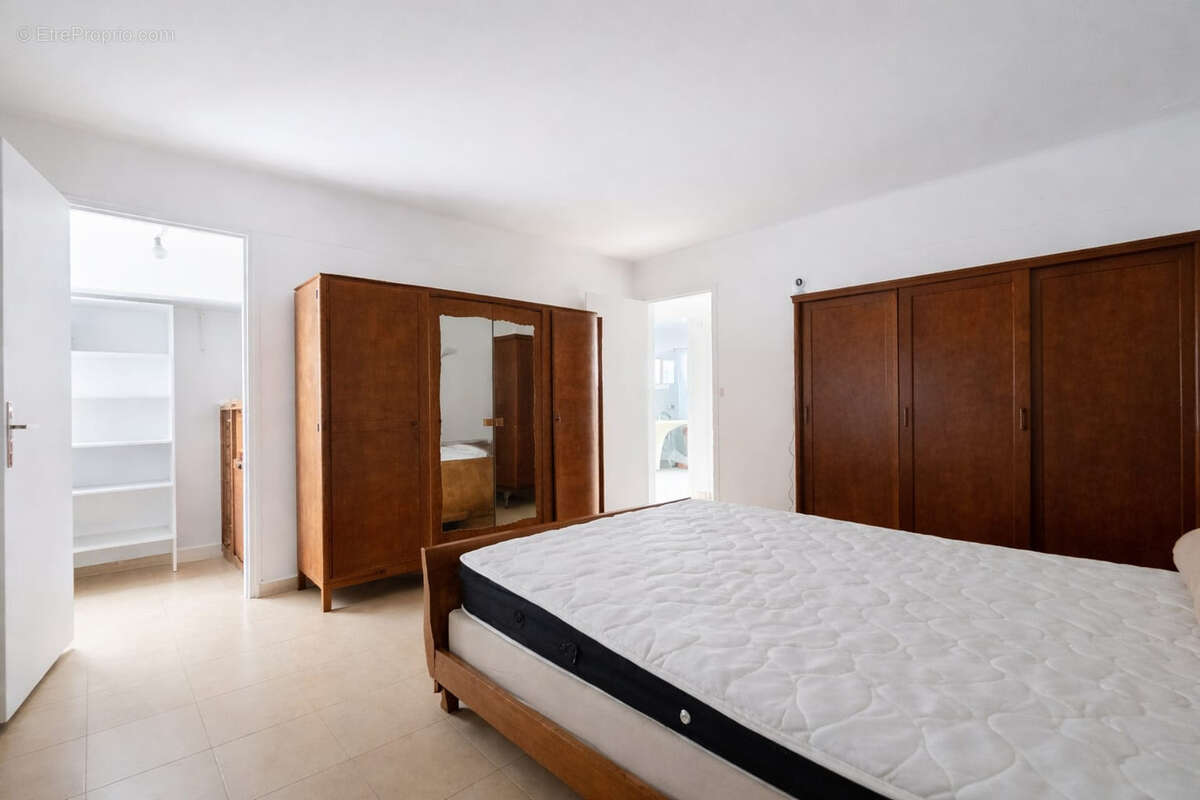 Maison familiale avec sous-sol total et combles aménageables   Terrain arboré de 760 m2   Vieux Pontault Comba - photo 11