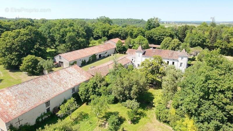 Maison à BARBEZIEUX-SAINT-HILAIRE
