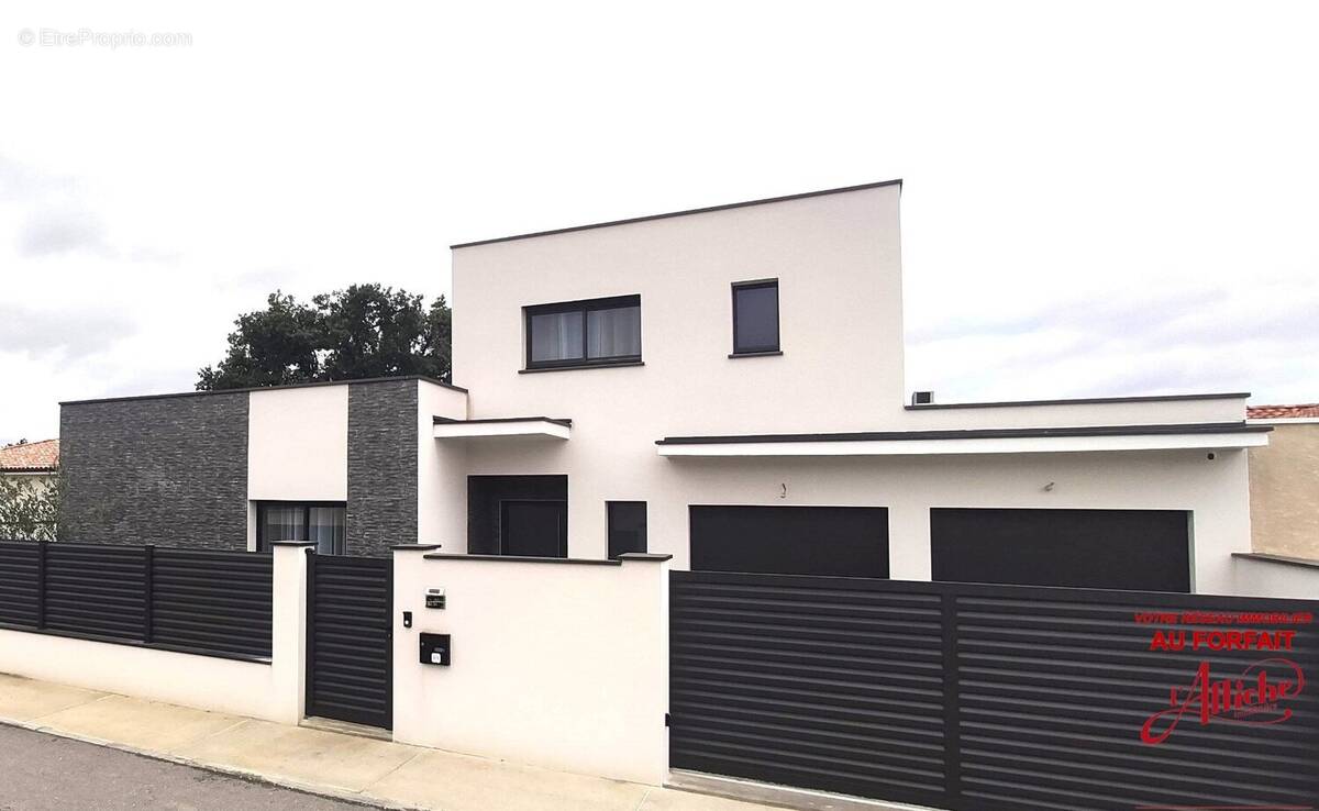 Maison à PINS-JUSTARET