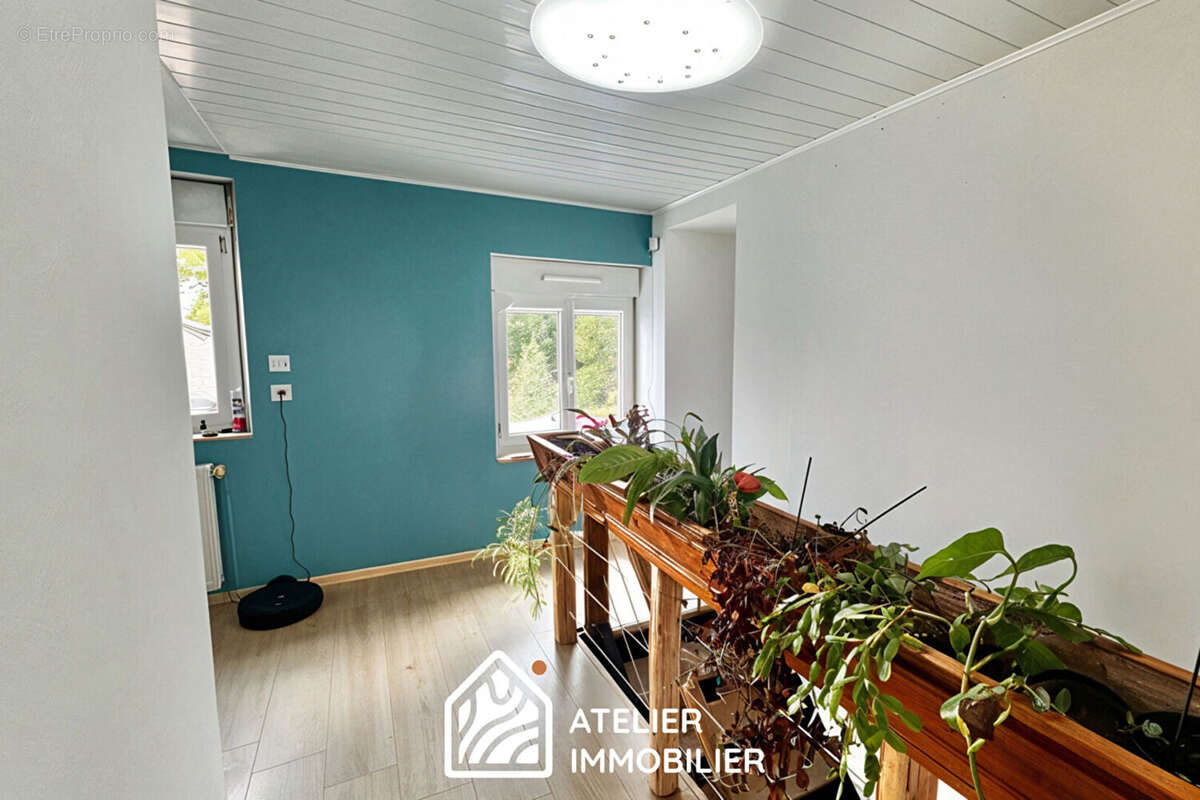 À VENDRE - MAISON - 8 pièces - 153m2 - photo 7