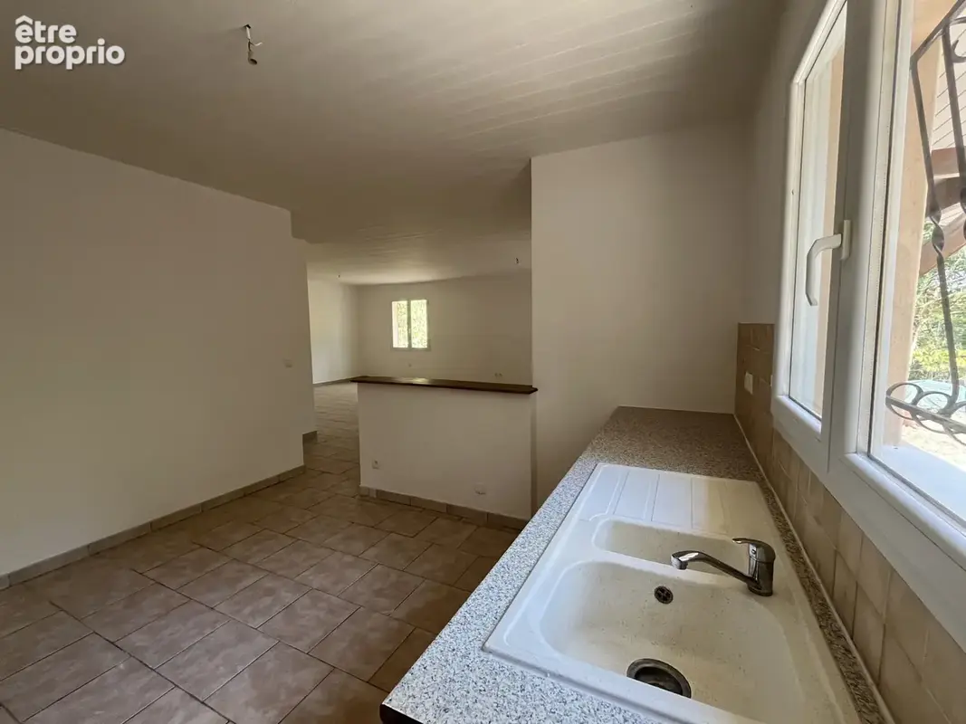 Maison de plain-pied de 110 m2 avec 4 chambres et garage - photo 6