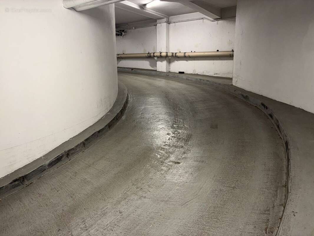 Parking à NEUILLY-SUR-SEINE