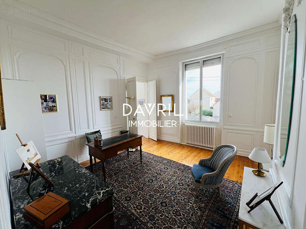 Maison à CHANTELOUP-LES-VIGNES