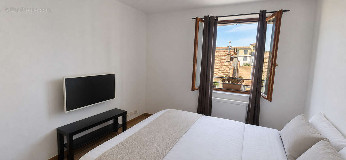 HYÈRES CENTRE — Appartement T2 - photo 5