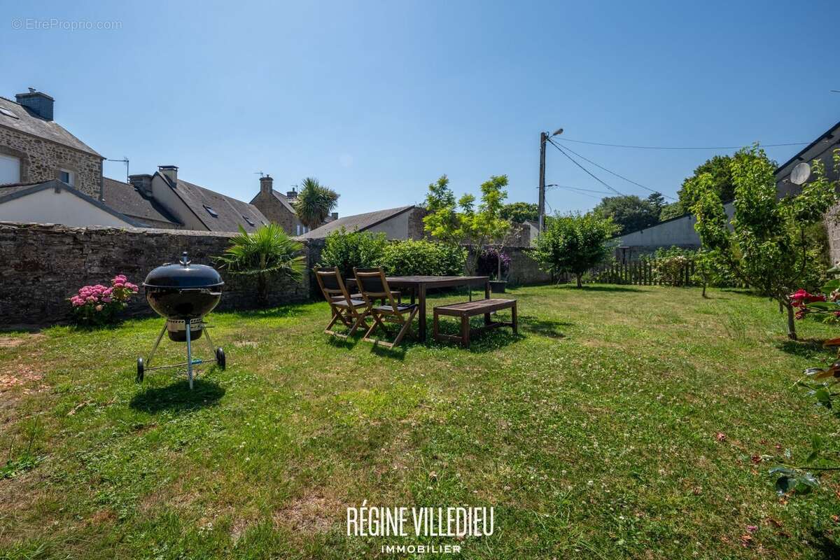 Maison 225 m² à Quettehou  - photo 2