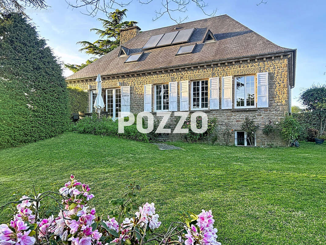 A Vendre - AVRANCHES (Centre-ville) - Maison 7 pièce(s) 170 m² - terrain 1302 m² - photo 18