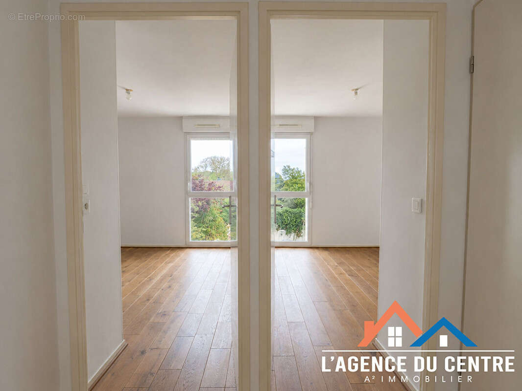 Appartement à CHANTELOUP-LES-VIGNES