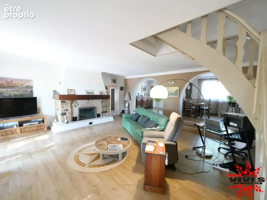 Villa T5 avec double garage, piscine et 2,8 hectares de terrain  Un cadre de vie exceptionnel - photo 4
