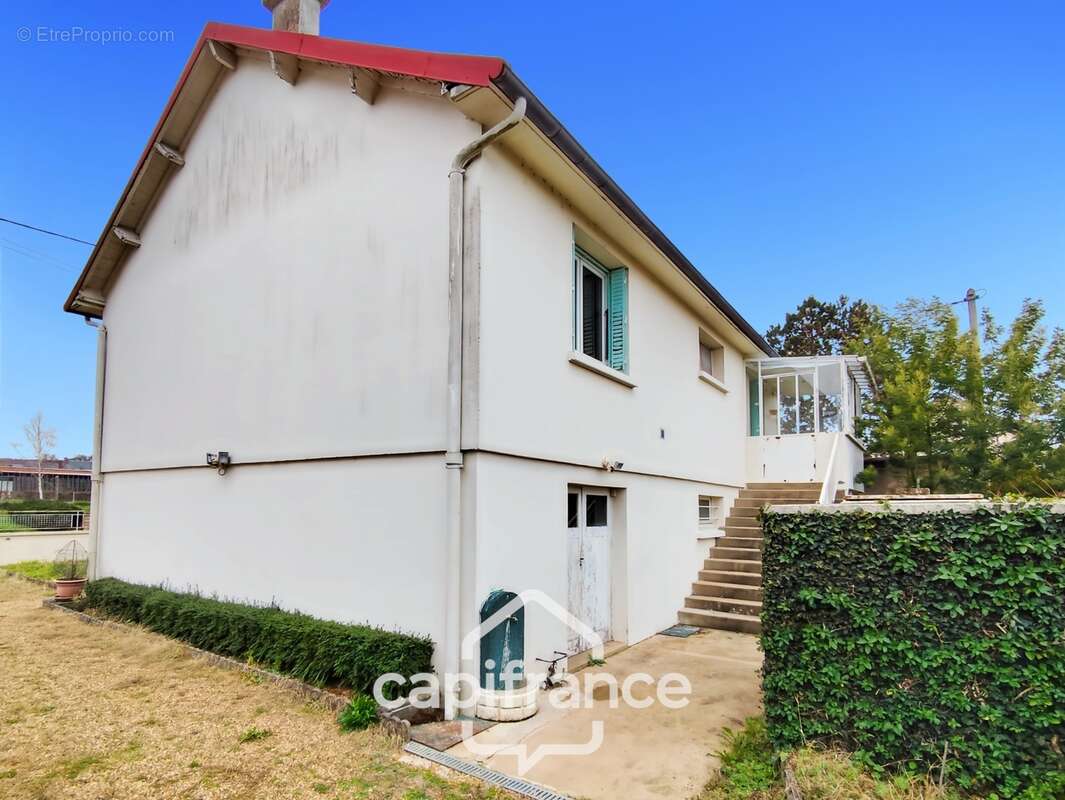 Maison à vendre 4 pièces BESSE SUR BRAYE (72)  -  terrain 2816 m²  - - photo 2