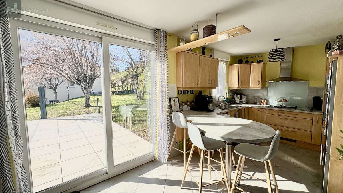 Maison à SOULAGES-BONNEVAL