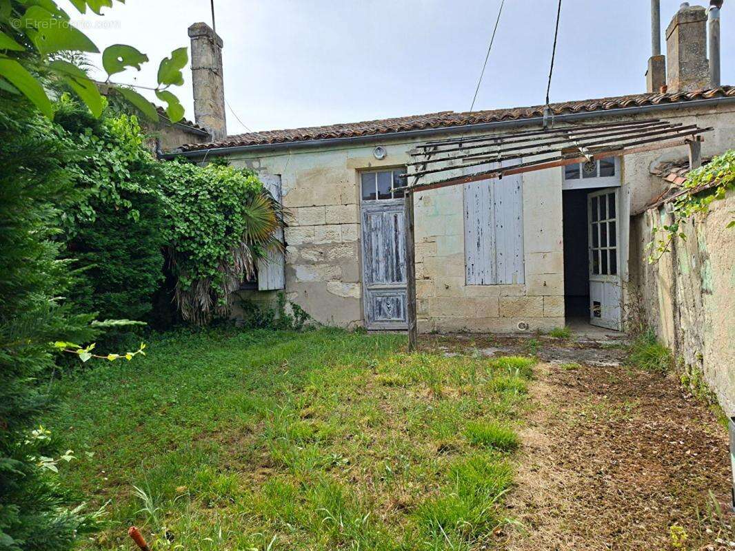 Maison à SAINT-ESTEPHE
