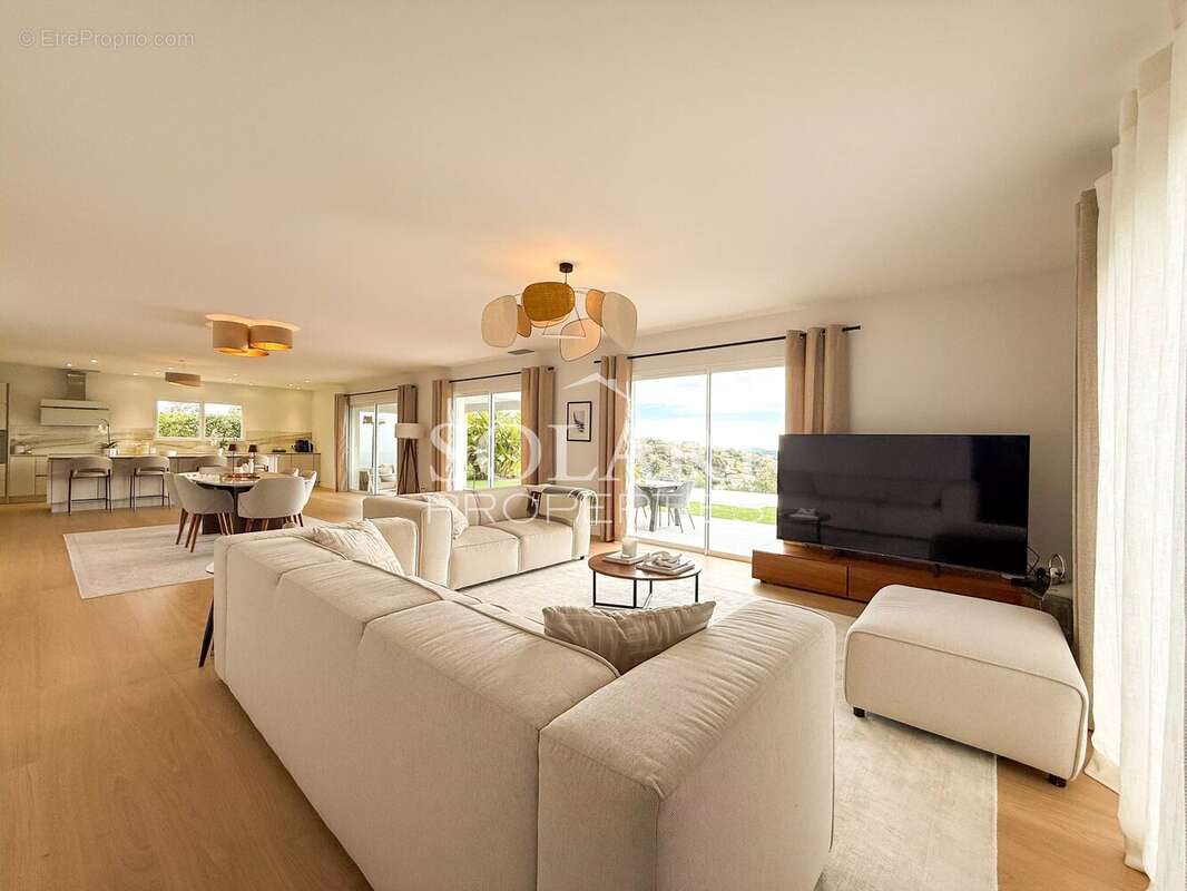 Maison à MANDELIEU-LA-NAPOULE