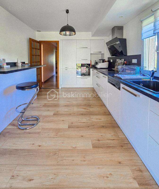 Maison familiale avec fort potentiel – 260 m² environ – Claix / Allée du Ruisseau - photo 4