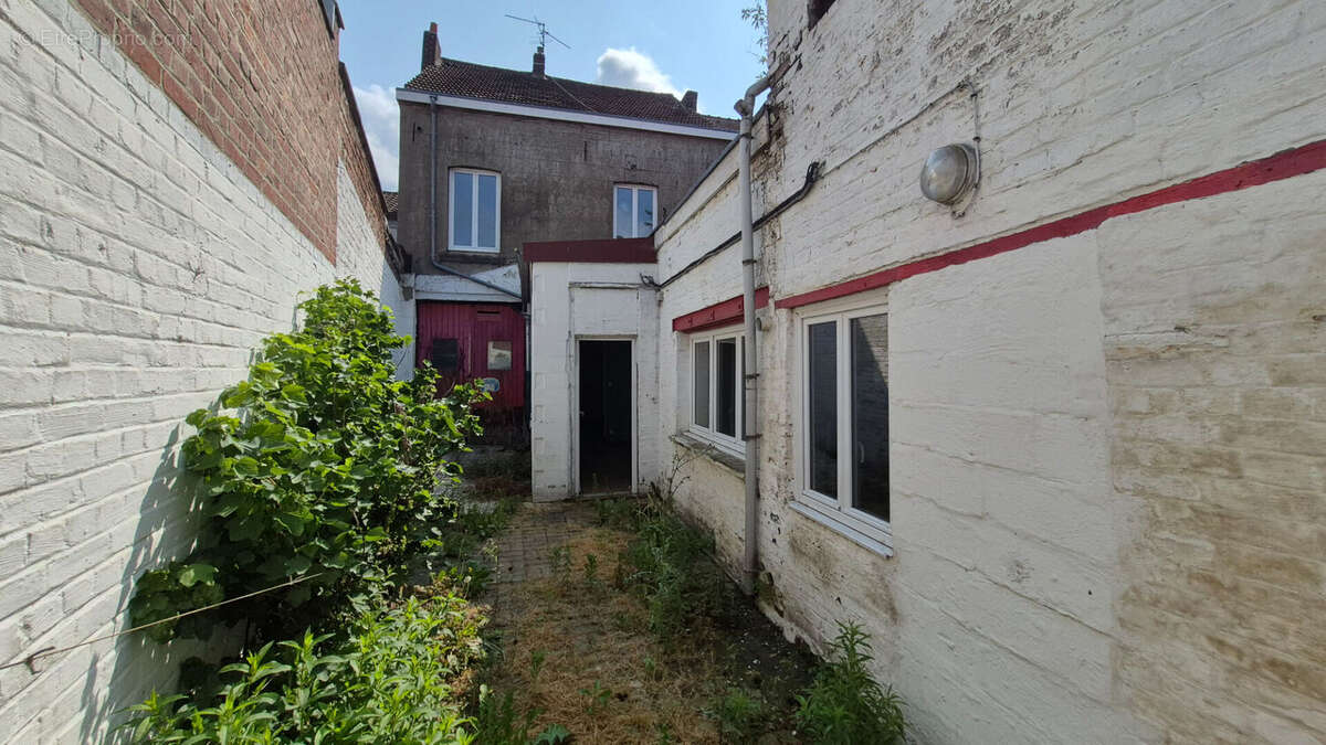 Maison à QUIEVRECHAIN