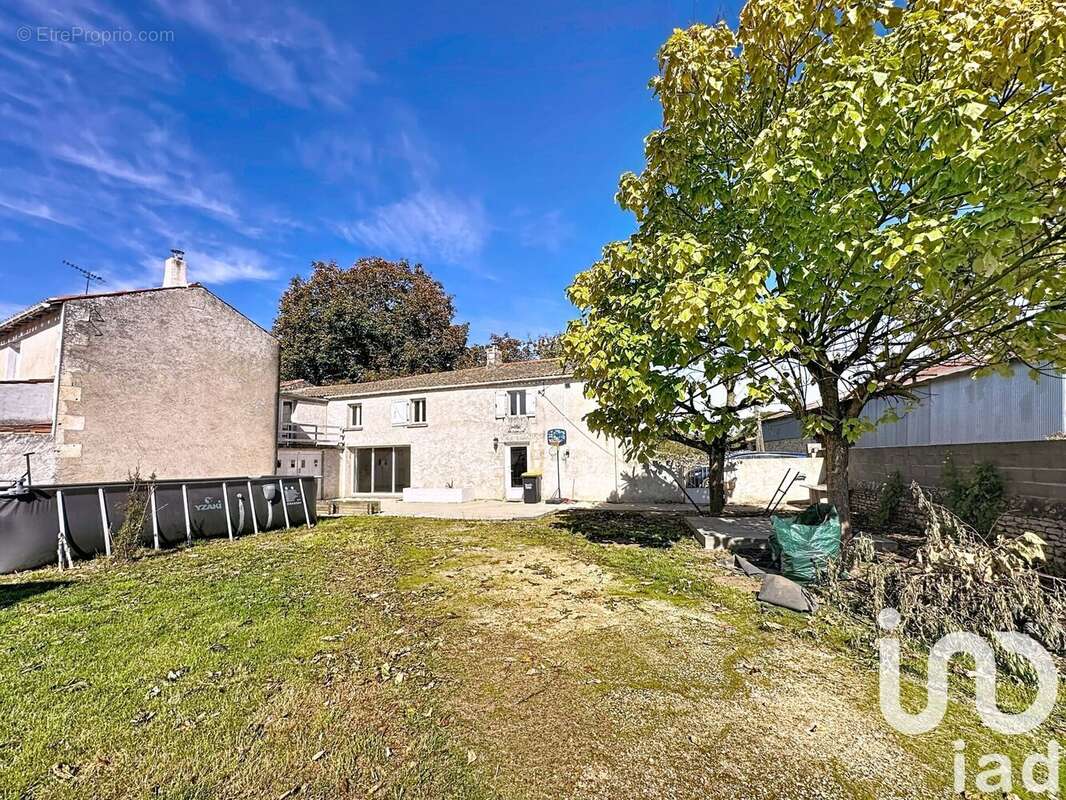 Maison 179 m² à Maille  - photo 2