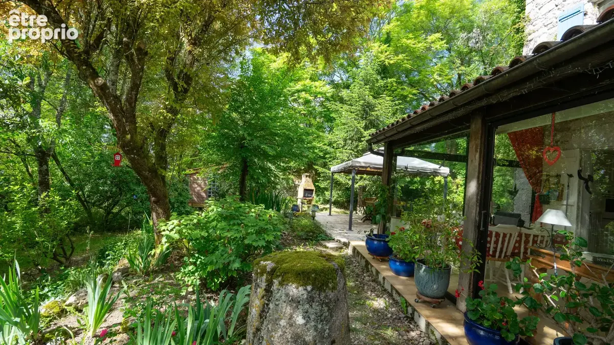 Propriété équestre de caractère avec 5 hectares, piscine couverte et dépendances - photo 8