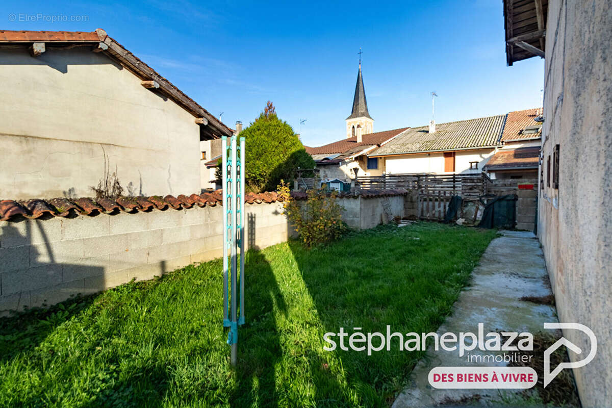 Maison à LESCHEROUX