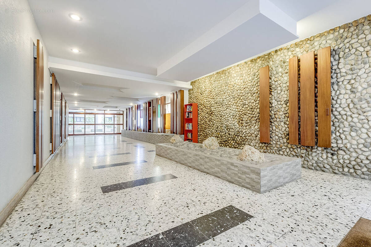 Commerce à PARIS-20E