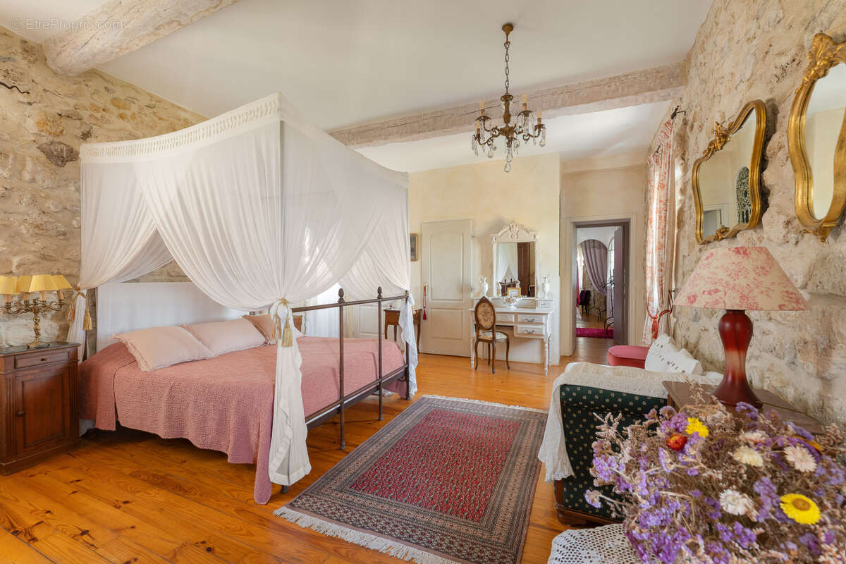 Château médiéval XII e Siecle rénové entre mer et Montagne avec vue  en 360 degrés sur la vallée verdoyante - photo 30