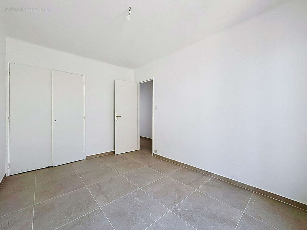 Appartement 4 pièces de 83 m² - 2 balcons- Avenue Eisenhower - photo 8