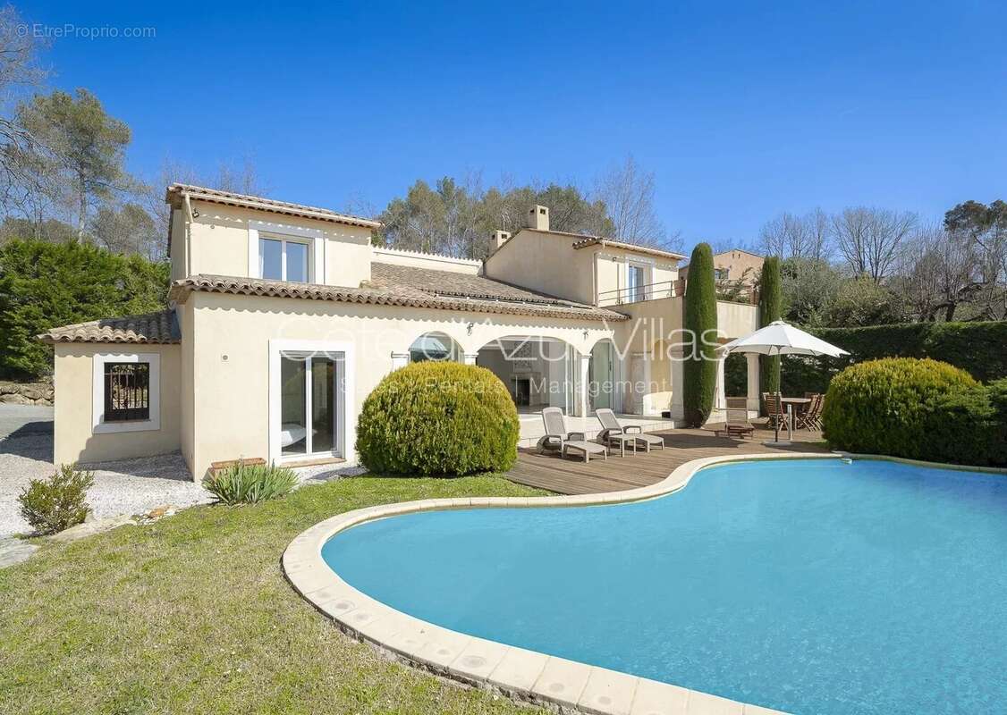 Maison à ROQUEFORT-LES-PINS