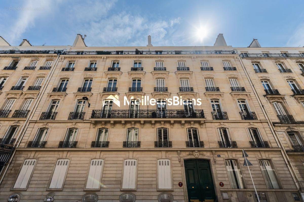 Appartement à PARIS-8E