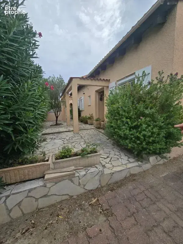 Saint-Cyprien Plage – Villa 3 faces de 6 chambres avec piscine, garage et solarium (À deux pas du port, de la plage et des comme - photo 2