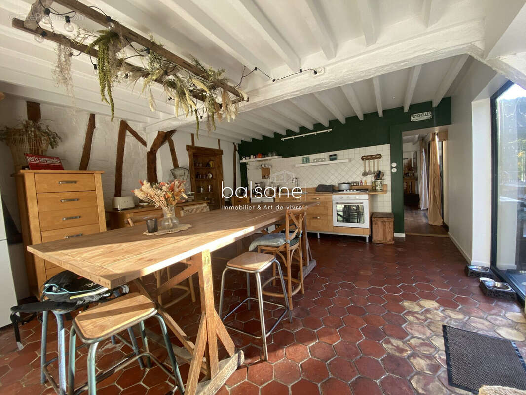 Maison à LE MESNIL-SOUS-JUMIEGES