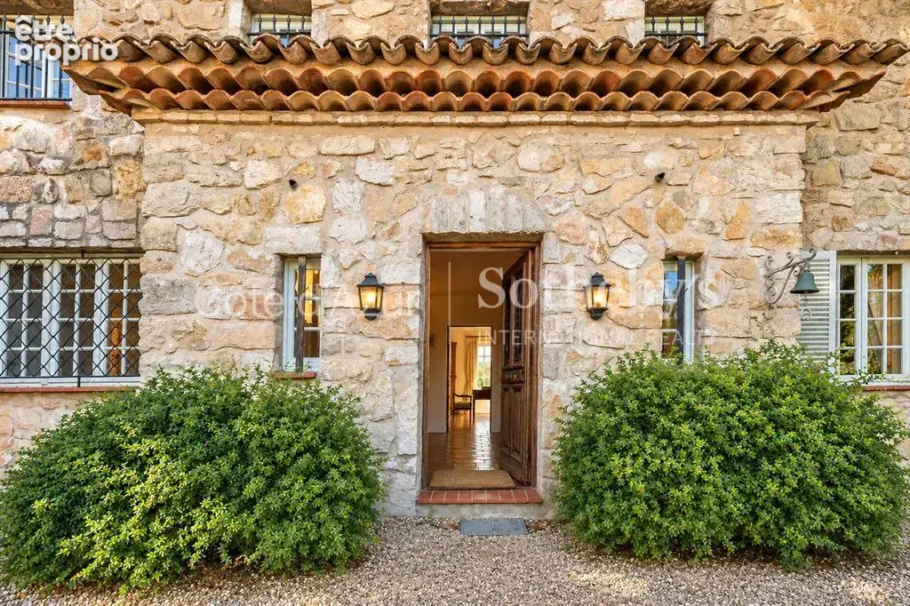 Châteauneuf-Grasse, bergerie de caractère du XIXe siècle au cœur de 3 hectares de nature préservée - photo 5