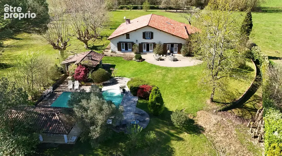 Propriete de type t8 de 292 m2 + 2 dependances + piscine + 3 garages - photo 26