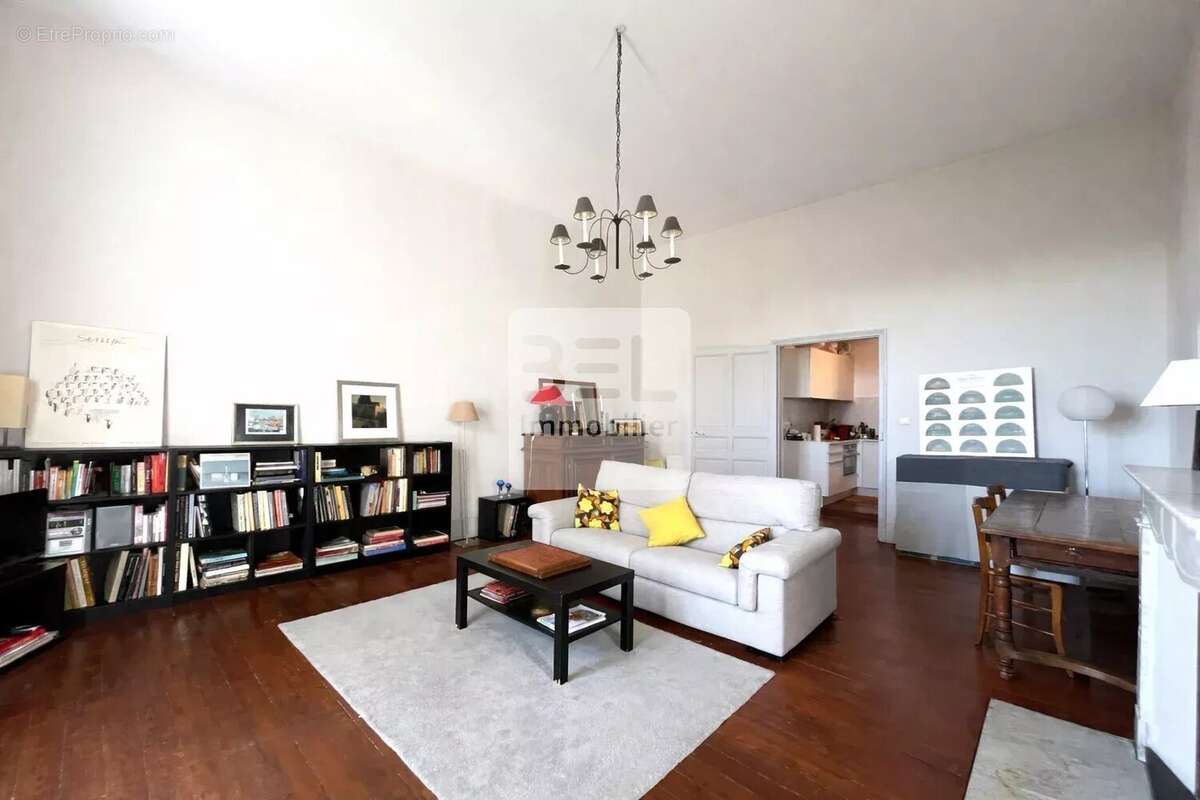 Appartement à VILLENEUVE-LES-AVIGNON