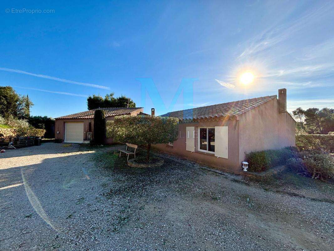 La Cadière-d’Azur À quelques minutes des plages : Magnifique maison de plain-pied de 177 m², lumineuse et sans vis-à-vis - photo 16