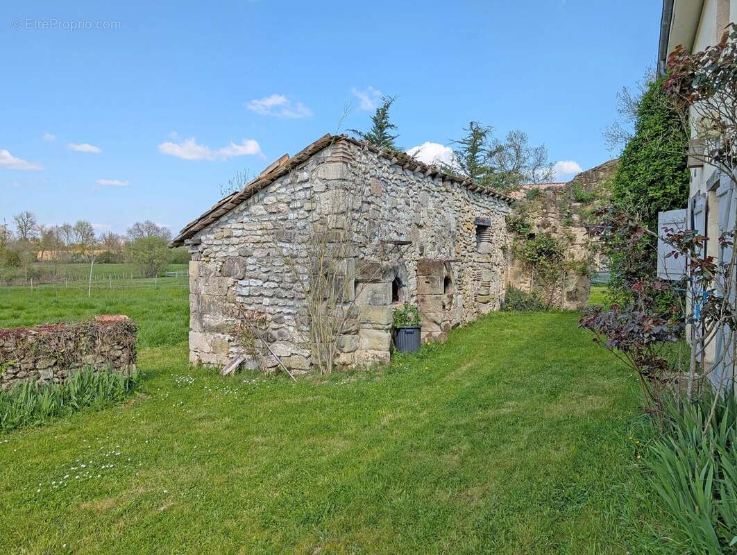 Maison à MONBAHUS