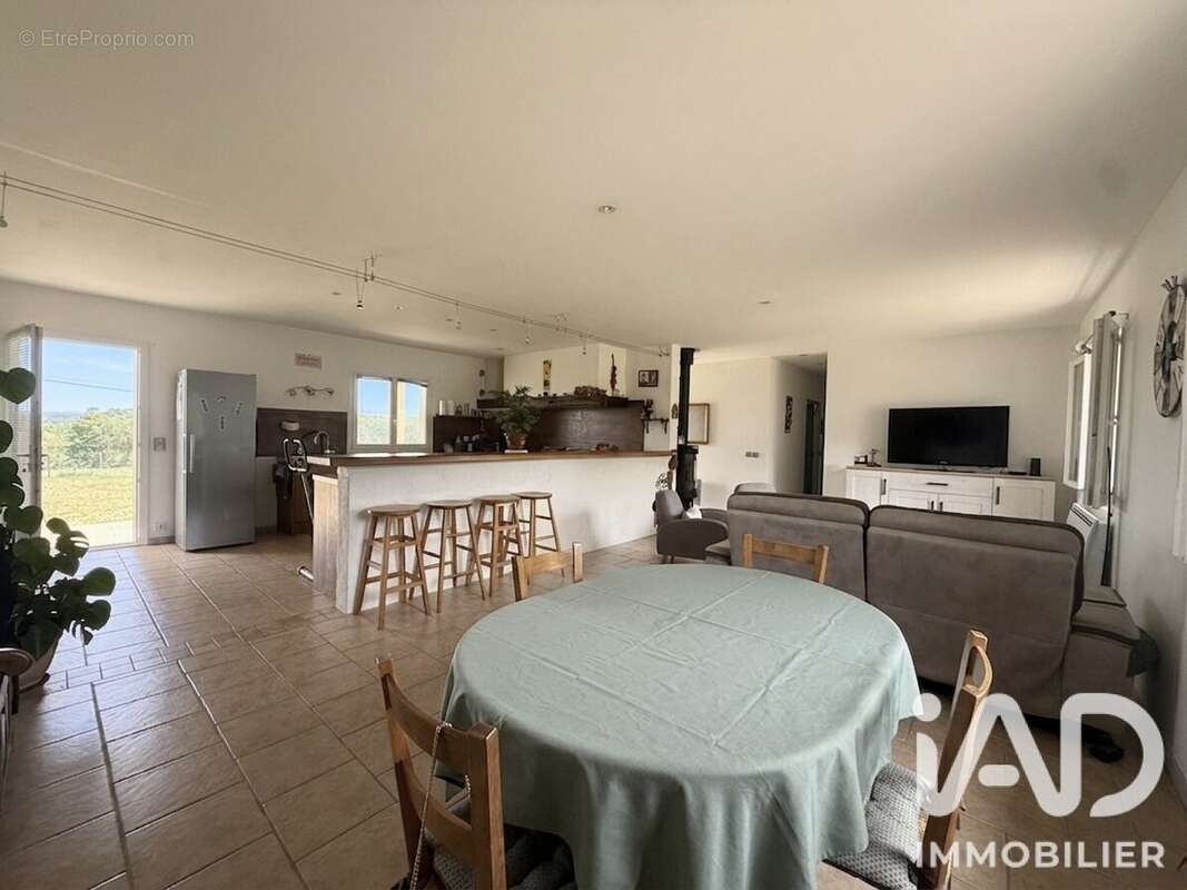 Maison 144 m² à Armillac  - photo 5