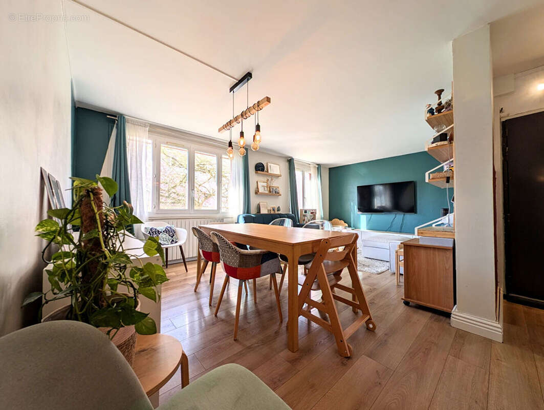 Appartement 5 pièces de 80 M² avec Cave et parking extérieur - LE MESNIL LE ROI - photo 4