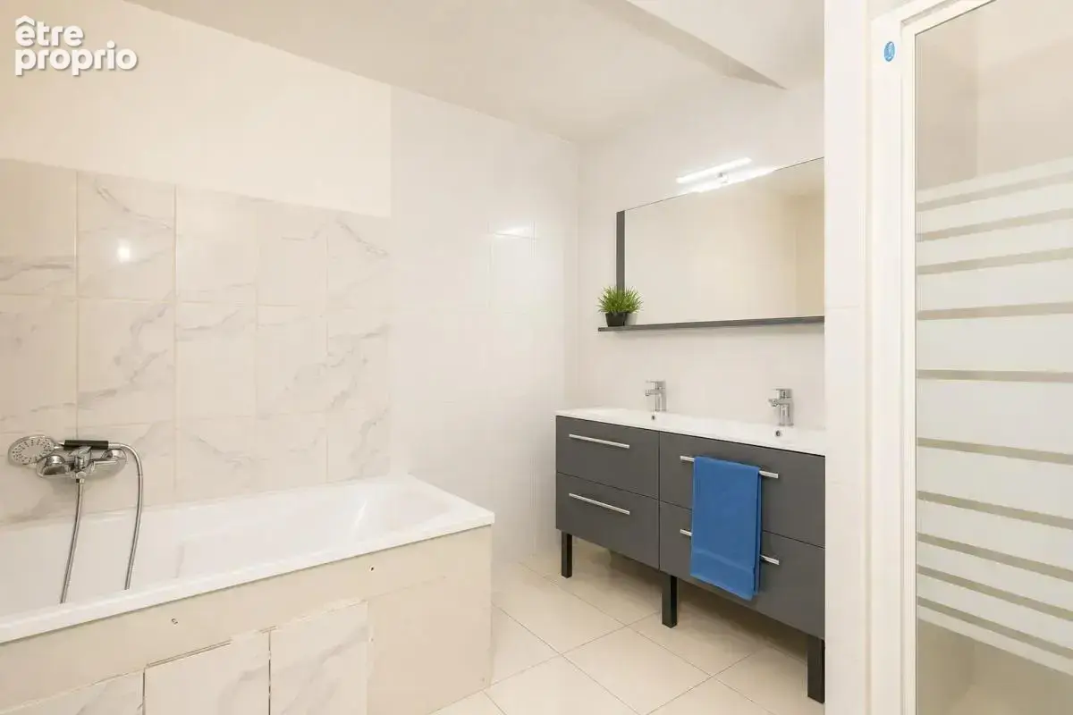 Appartement T3 de 82 m² à Villelaure - photo 11