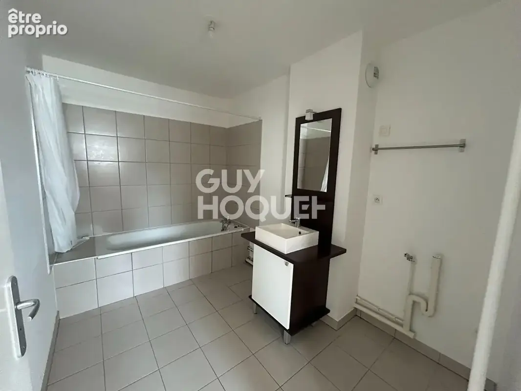 A VENDRE - Appartement type 3 avec ascenseur - 2 chambres - Balcon - Place de parking privative. - photo 7