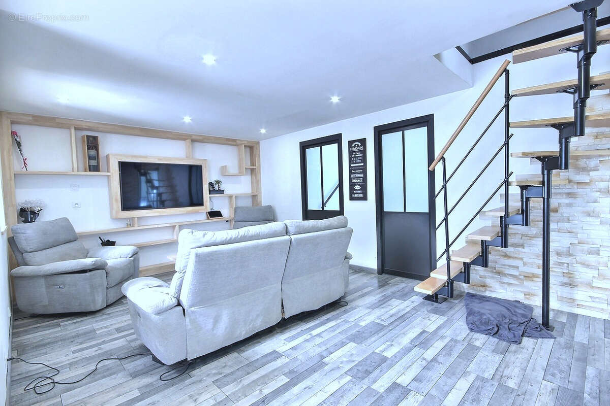 Maison à SERRES-CASTET