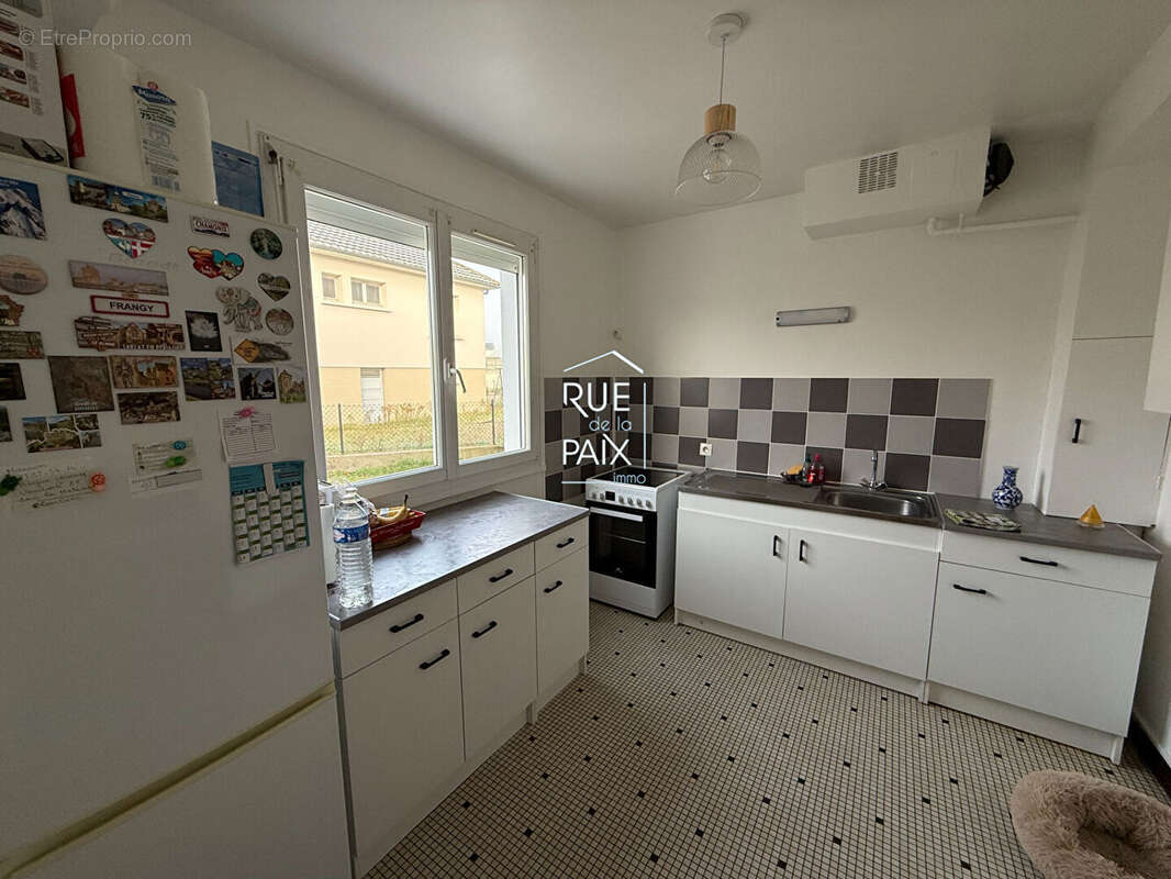 Maison à LENCLOITRE