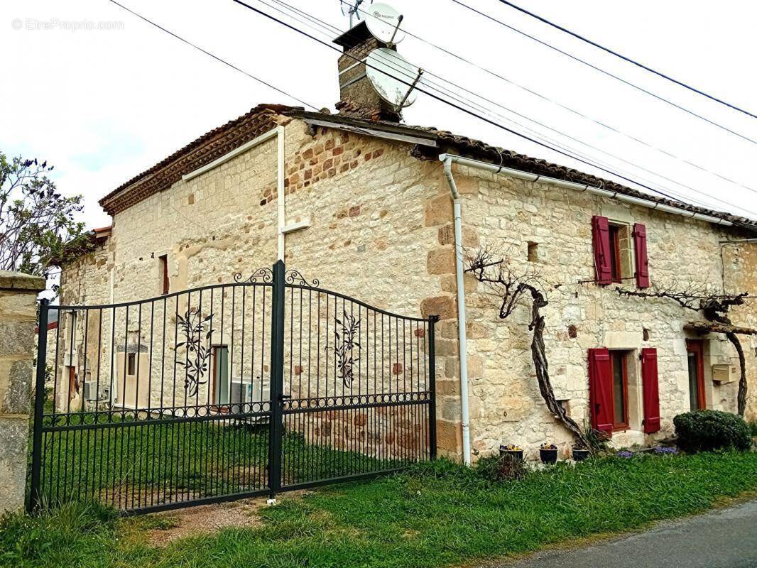 Maison à SAINT-BEAUZILE