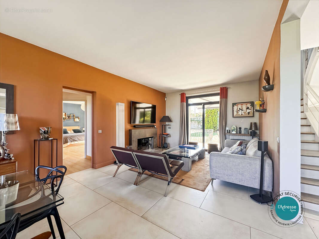 Maison familiale de prestige 7 pièces 200 m2 sous-sol // dépendance - photo 3