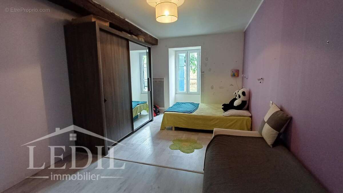 Maison à PUJOLS-SUR-CIRON