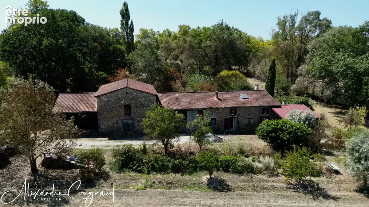 Soual (81) — Corps de ferme 187 m², 6 chambres, dépendances 440 m², terrain 9 800 m² - photo 8
