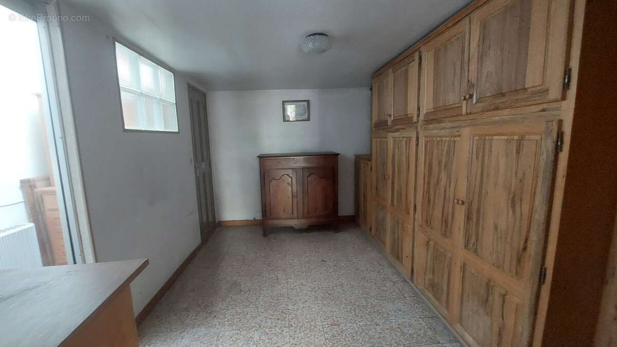 AVIGNON – Quartier Croix Rouge – Maison 5 pièces avec garage et jardin arboré - photo 6