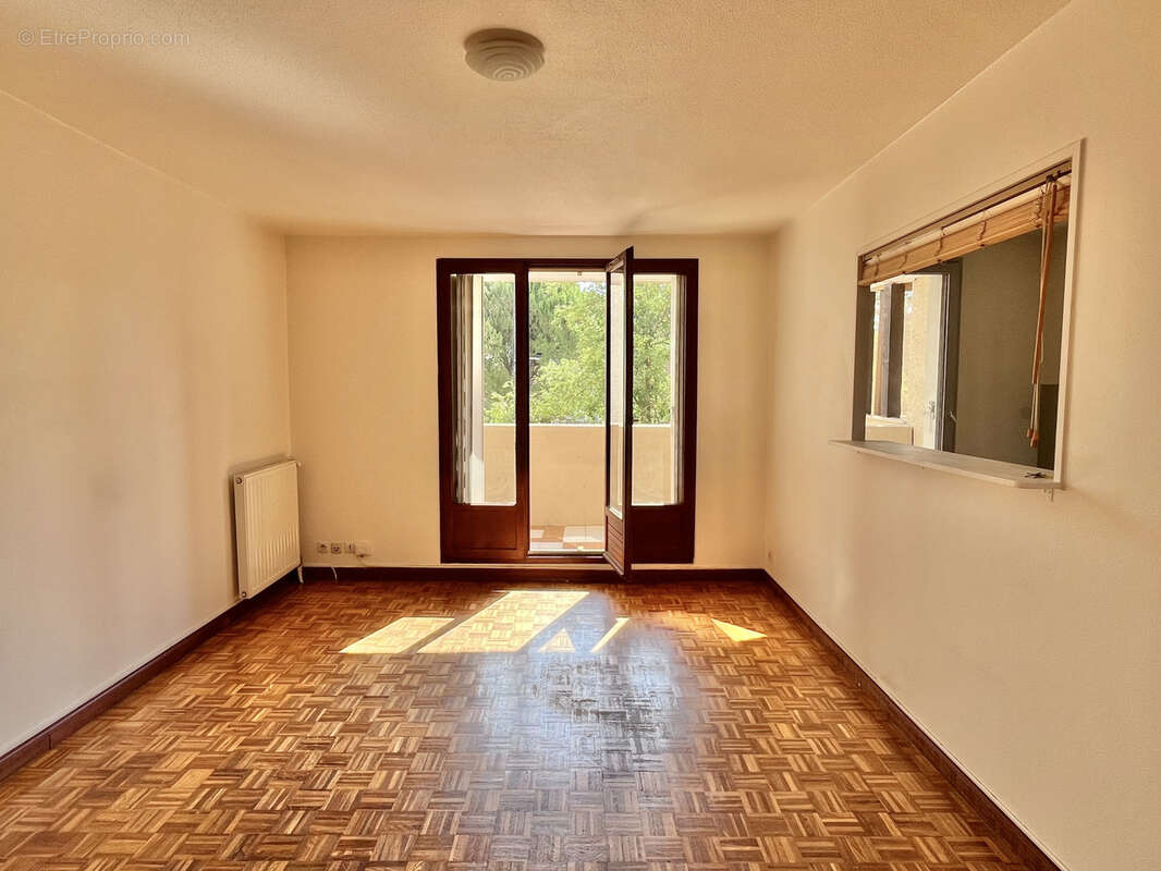 Aix en Provence, Appartement T3 de 60m2 dans résidence sécurisée avec ascenseur. Parking et cave. - photo 3