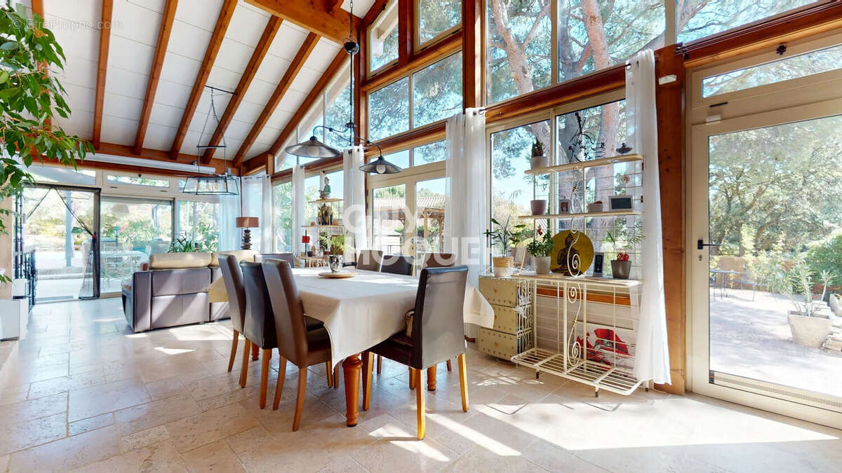 Secteur de Saint Antoine  , l'Isle-sur-la-Sorgue  - 167m² - 2450m² de terrain - photo 8