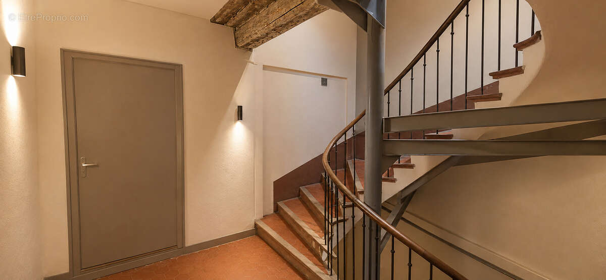 Hyères centre — 4ᵉ et dernier étage — combles à aménager — 114,95 m2 au sol - photo 8